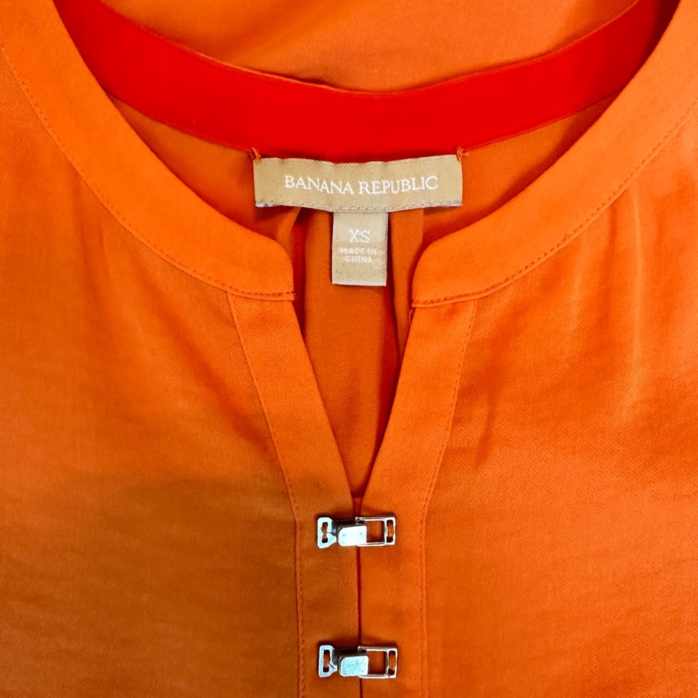 Gorgeous Banana Republic Top - Picture 5 of 6